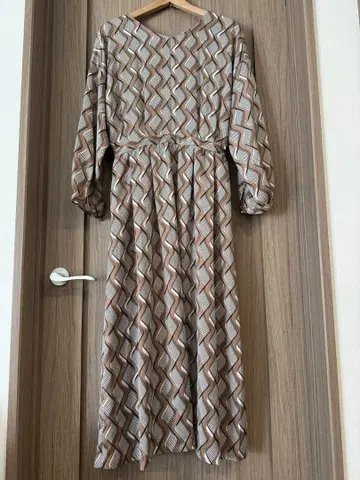 물결 무늬 프린트 무릎 기장 원피스