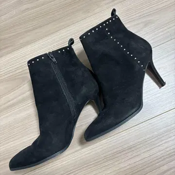 블랙 스웨이드 앵클부츠