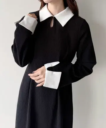 택 포함 새상품 JUNOAH 카라 부착 바이컬러 코듀로이 타이트 원피스