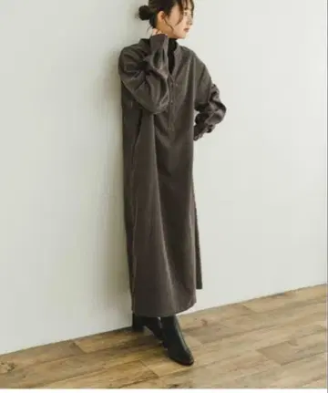 어반 리서치 아이템즈 코듀로이 스키퍼 원피스 차콜 그레이