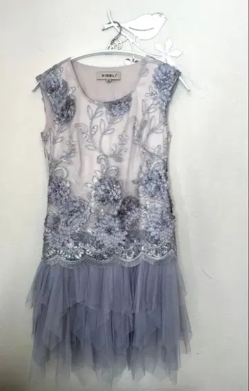 그레이 자수 드레스