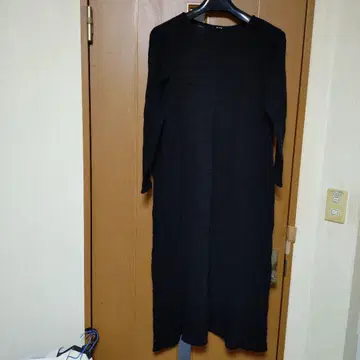 요건 레일 블랙 긴팔 니트 원피스