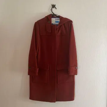 KUMIKYOKU 후드 부착 벽돌색 롱 코트