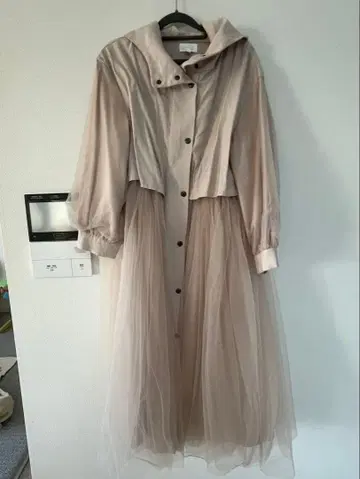 rienda 후드 부착 베이지 튤 코트