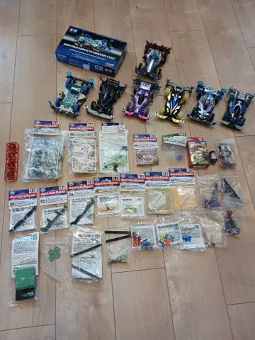 타미야 미니 사륜구동 세트 7대와 부품