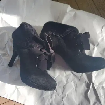 퍼 달린 블랙 스웨이드 부티 다이애나 diana