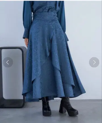 [택 포함 새상품] HARE 자카드 플러시 레이어드 스커트 블루