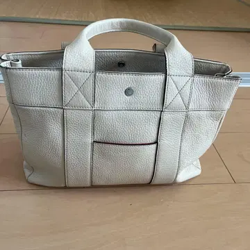 화이트 가죽 토트백