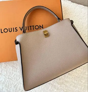 Guess 베이지 가죽 핸드백