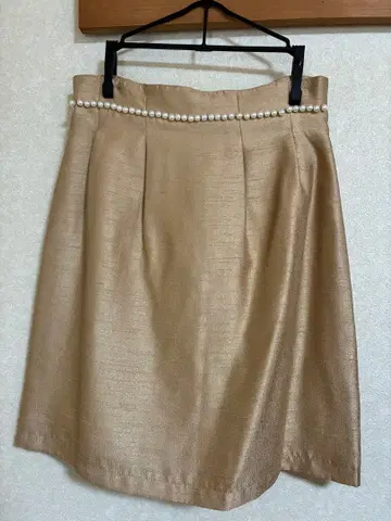 화려한 골드 스커트 (백 리본 디자인)