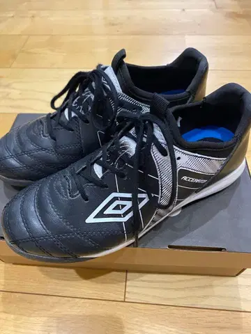 엄브로 액세서리레이터 TR JR WIDE 22cm 블랙 컬러