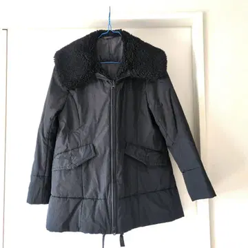 크레센트 보아 블랙 충전솜 코트