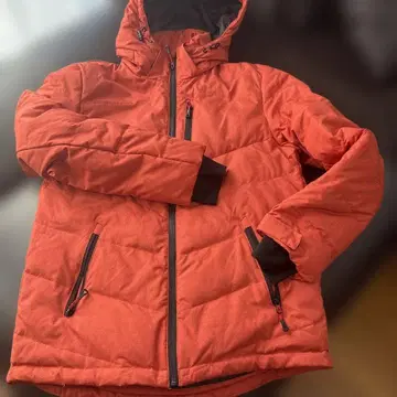 오렌지 다운 자켓 후드 부착