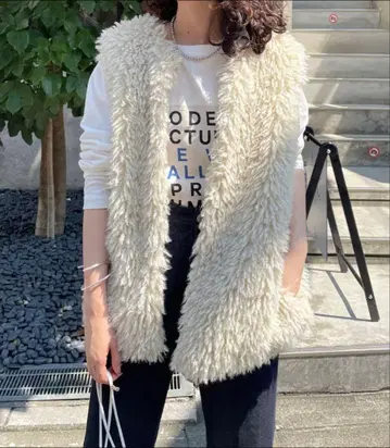[ 택 포함 ] mystic 인조 모피 베스트 ( 아이보리 )