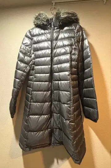 UNIQLO 프리미엄 다운 울트라 라이트 M 다크 그레이 후드 부착