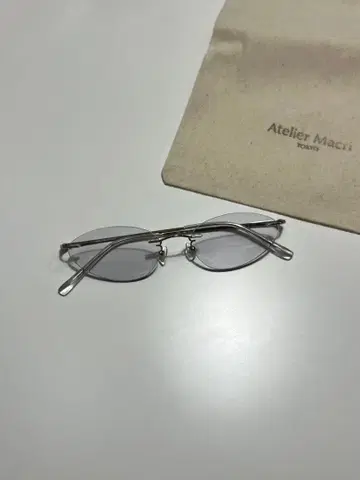 Atelier Macri 무테 안경