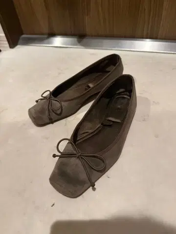 ZARA 브라운 플랫슈즈 리본 포함