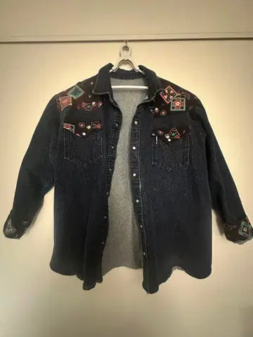 자수 장식 다크 데님 자켓