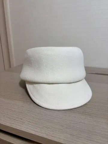 화이트 플리스 헌팅 캡