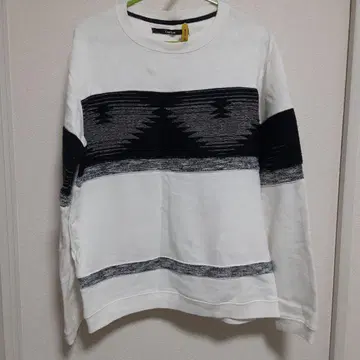 confirm 화이트 네이비 스트라이프 크루넥 트레이닝복