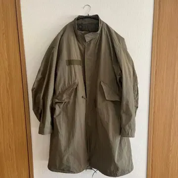 올리브색 나일론 모즈 코트