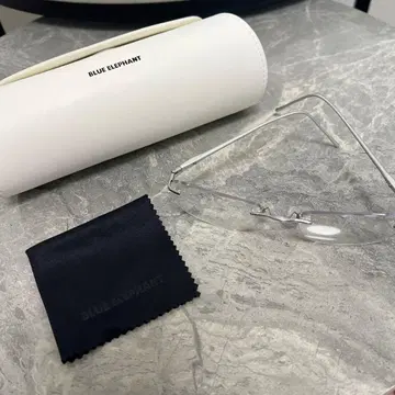 BLUE ELEPHANT 무테 안경 한국