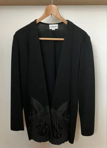 CASTLEBERRY 블랙 가디건