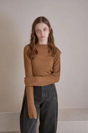 PINUE 턱 리브 니트탑 ( CARAMEL )