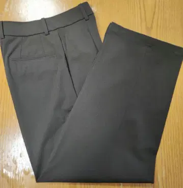 미사용 새상품 UNIQLO 턱 와이드 팬츠 브라운 M 사이즈