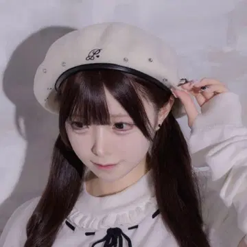 pium 로고 비쥬 스터드 베레모 화이트