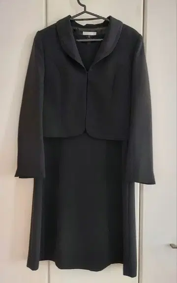 블랙 원피스 수트 ( 자켓 포함 )