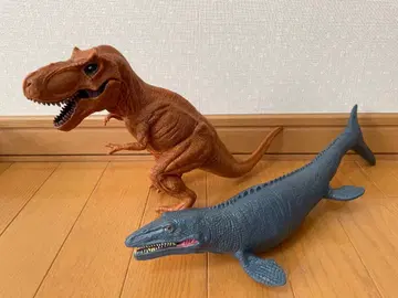 공룡 피규어 2체 세트 (티라노사우루스 모사사우루스)
