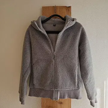 그레이 플리스 자켓 후드 부착