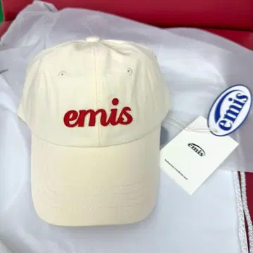emis 베이지 캡 빨간색 자수 인증 카드 포함