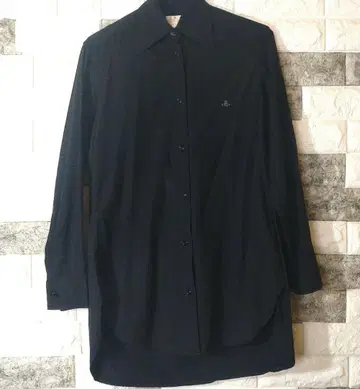 블랙 버튼 다운 긴팔 셔츠