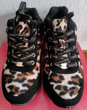 KateRuber 케이트 루버 레그 짐 스니커즈