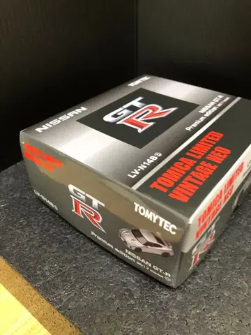 TOMICA LIMITED VINTAGE NEO NISSAN GT-R
