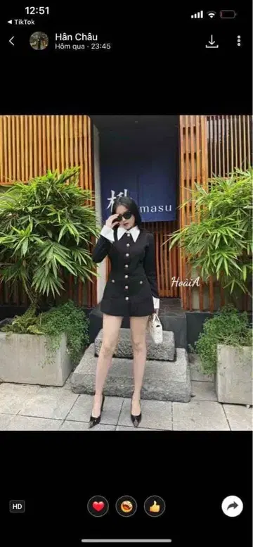 블랙 셋업 자켓과 숏팬츠