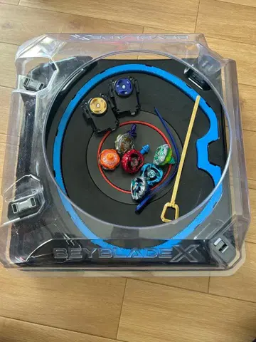 Beyblade X 스타디움과 베이블레이드 세트