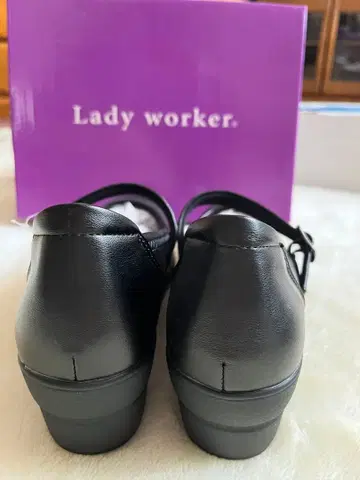 미사용 새상품 Lady worker 블랙 펌프스 23.5cm