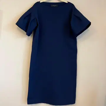 SACRA 네이비 반팔 무릎 기장 원피스