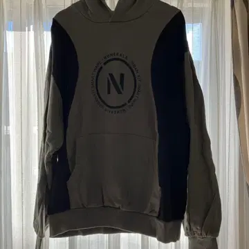 작년 니코앤드 NUMERALS 후드티