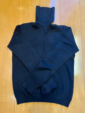 UNIQLO 블랙 캐시미어 터틀넥 M 사이즈