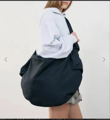 [미사용 새상품] LOW CLASSIC 빅 숄더백 블랙