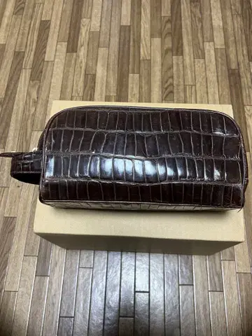 베르사체 W 지퍼 세컨드 백 크로커다일 패턴