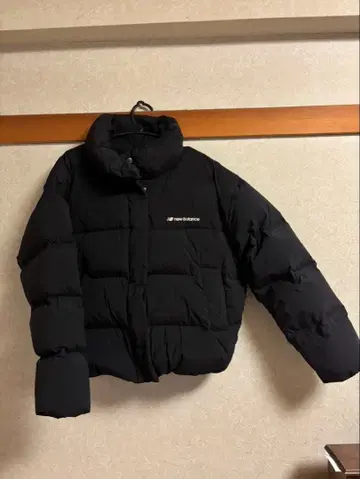 New Balance 블랙 다운 자켓