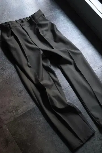 MB 스탠다드 테이퍼드 슬랙스