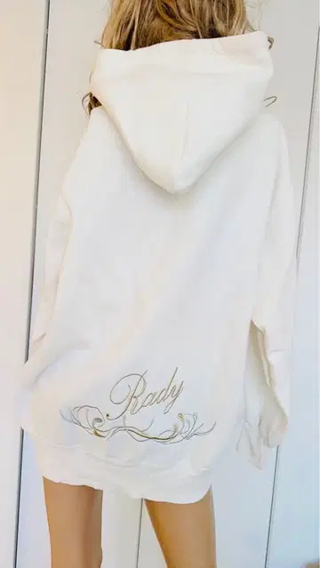 Rady 엉덩이 로고 오버 트레이닝복 후드티