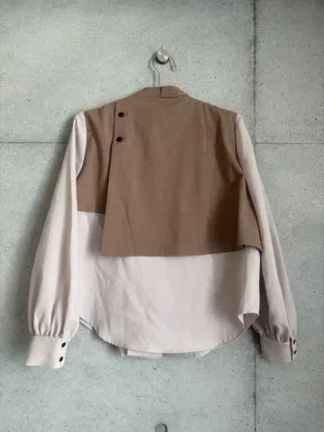 UNITED TOKYO 하프 타이 블라우스