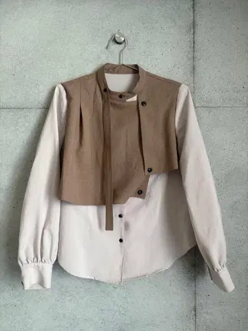 UNITED TOKYO 하프 타이 블라우스 베이지